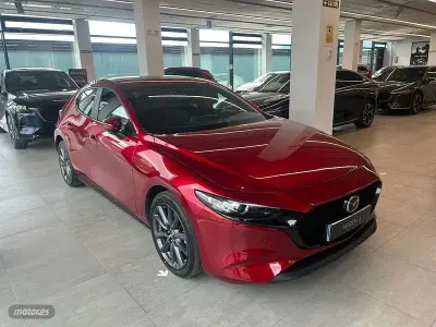 Usado Mazda 3 140 CV (102 kW) 2025 Rojo Berlina