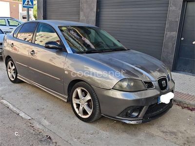 Usado Seat Cordoba Sport 130 CV (95 kW) 2005 Gris / plata Berlina