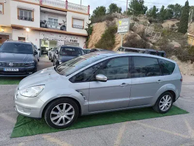 Begagnad Ford S-MAX Titanium 140 HK (102 kW) 2007 Grå Minibuss