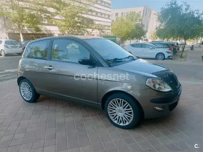 Usado Lancia Ypsilon 70 CV (51 kW) 2006 Marrón Utilitario