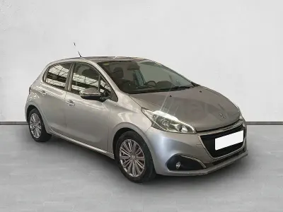 Usado Peugeot 208 Signature Sky 82 CV (60 kW) 2018 Gris / plata Utilitario