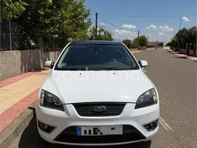 Usado Ford Focus Sport 136 CV (100 kW) 2007 Blanco Berlina