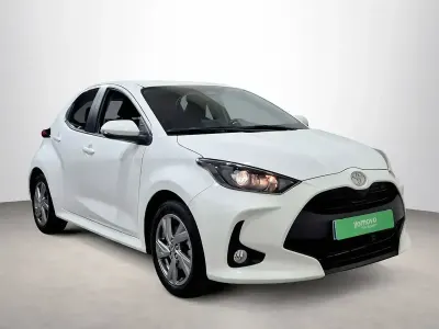 Usado Toyota Yaris Active 116 CV (85 kW) 2024 Blanco Utilitario