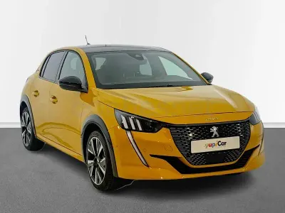 Usado Peugeot 208 GT 100 CV (73 kW) 2023 Amarillo Utilitario
