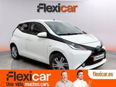 Usado Toyota Aygo X-play 69 CV (50 kW) 2016 Blanco Utilitario
