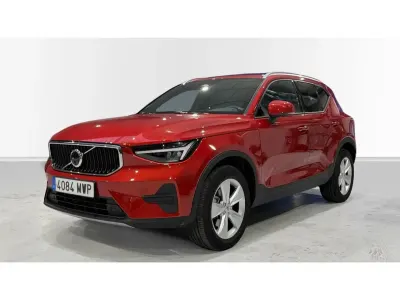 Begagnad Volvo XC40 Core 163 HK (119 kW) 2024 Röd SUV
