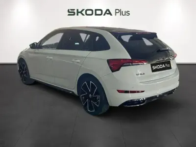 Usado Skoda Scala Monte Carlo 110 CV (80 kW) 2022 Blanco Utilitario