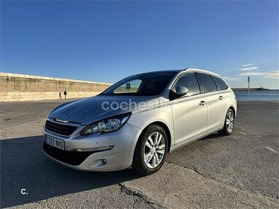 Usado Peugeot 308 SW Active 130 CV (95 kW) 2015 Gris / plata Familiar