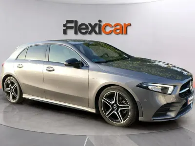 Usado Mercedes A180 116 CV (85 kW) 2021 Gris Berlina