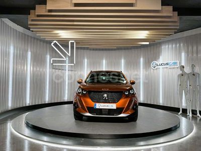 Usado Peugeot 2008 Allure 110 CV (80 kW) 2021 Naranja SUV
