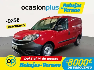 Usado Fiat Doblò 82 CV (60 kW) 2018 Rojo Monovolumen