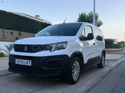 Usado Peugeot Rifter Active 100 CV (73 kW) 2020 Blanco Monovolumen