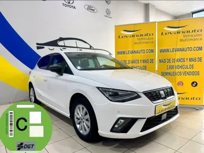 Usado Seat Ibiza Style 110 CV (80 kW) 2022 Blanco Utilitario