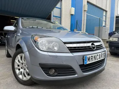 Usado Opel Astra Enjoy 90 CV (66 kW) 2006 Azul Berlina