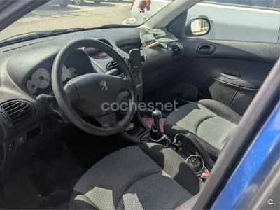 Usado Peugeot 206 75 CV (55 kW) 2004 Azul Berlina