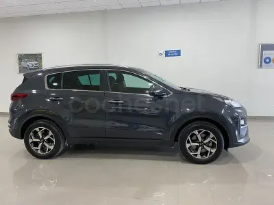 Usado Kia Sportage 136 CV (100 kW) 2021 Gris / plata SUV
