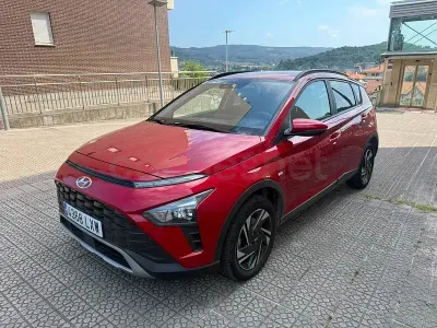 Usado Hyundai Bayon 100 CV (73 kW) 2022 Granate SUV