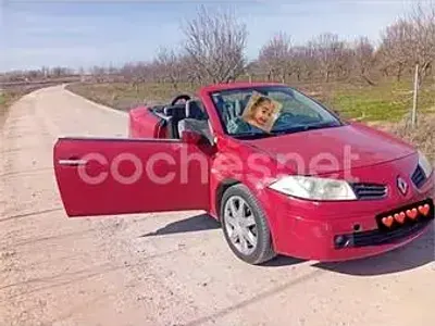 Usado Renault Mégane Cabriolet Privilege 120 CV (88 kW) 2006 Rojo Descapotable