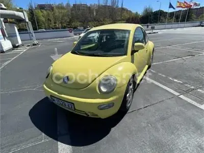 Usado VW New Beetle 115 CV (84 kW) 1999 Amarillo Utilitario
