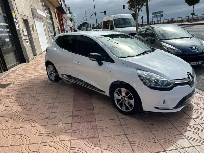 Usado Renault Clio IV Life 75 CV (55 kW) 2018 Blanco Berlina