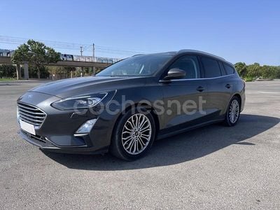 Usado Ford Focus Titanium 125 CV (91 kW) 2019 Gris / plata Familiar
