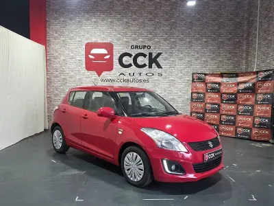 Usado Suzuki Swift GL 75 CV (55 kW) 2016 Rojo Utilitario