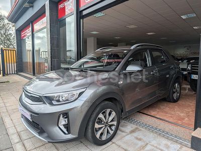 Gris / plata Usado 2023 Kia Stonic SUV | 15.490 € (Precio justo)