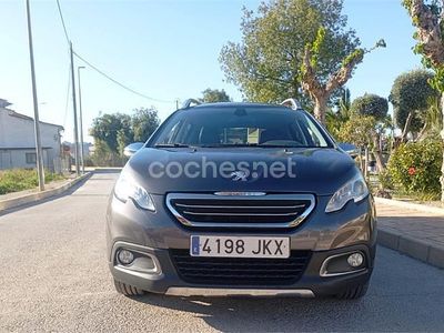 Usado Peugeot 2008 Allure 120 CV (88 kW) 2016 Gris / plata SUV