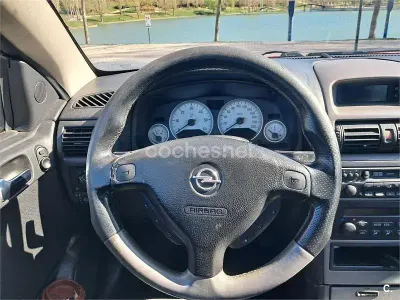 Usado Opel Astra Edition 125 CV (91 kW) 2004 Rojo Coupe