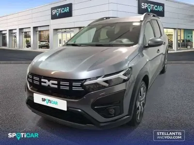 Usado Dacia Jogger Expression 110 CV (80 kW) 2025 Gris Monovolumen