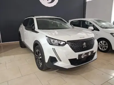 Usado Peugeot 2008 Allure 130 CV (95 kW) 2022 Otro SUV