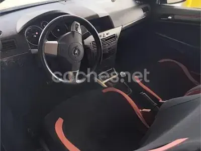Usado Opel Astra GTC Sport 120 CV (88 kW) 2007 Negro Berlina