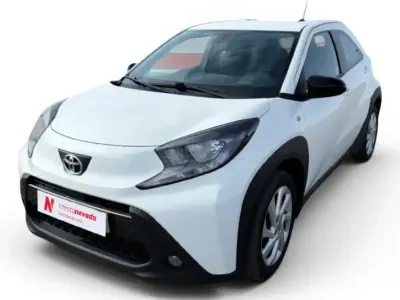 Usado Toyota Aygo X Play 72 CV (52 kW) 2022 Blanco SUV