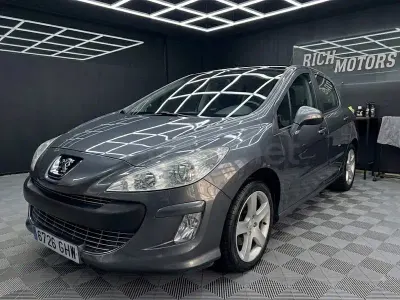 Usado Peugeot 308 Premium 120 CV (88 kW) 2008 Gris / plata Berlina