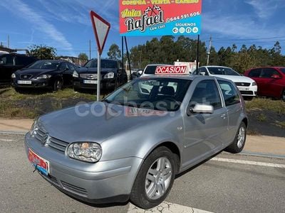 Gris / plata Usado 2002 VW Golf IV Advance Berlina | 3999 €