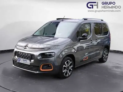 Usado Citroën Berlingo Shine 102 CV (75 kW) 2020 Gris / plata Monovolumen