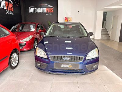 Usado Ford Focus Ghia 100 CV (73 kW) 2005 Azul Berlina