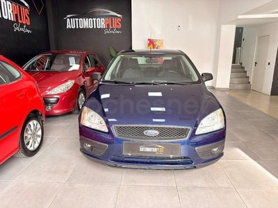 Usado Ford Focus Ghia 100 CV (73 kW) 2005 Azul Berlina