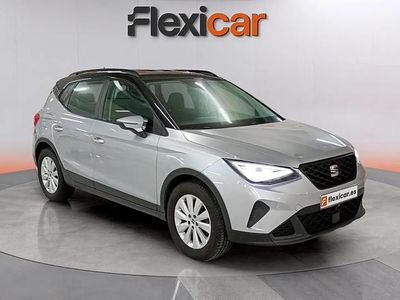 Usado Seat Arona Style 110 CV (80 kW) 2022 Gris SUV