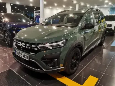 Usado Dacia Jogger Extreme 140 CV (102 kW) 2023 Verde Monovolumen