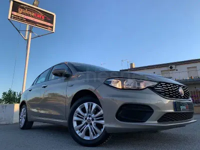 Usado Fiat Tipo Lounge 95 CV (69 kW) 2017 Marrón Berlina