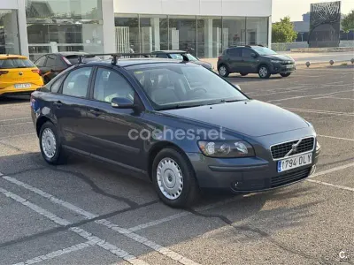 Usado Volvo S40 Kinetic 125 CV (91 kW) 2005 Gris / plata Berlina