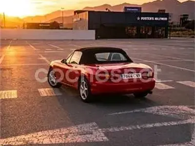 Usado Mazda MX5 110 CV (80 kW) 1998 Rojo Descapotable