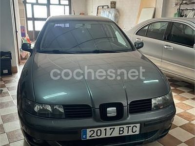 Gris / plata Usado 2002 Seat Leon Berlina | 2200 € (Precio justo)