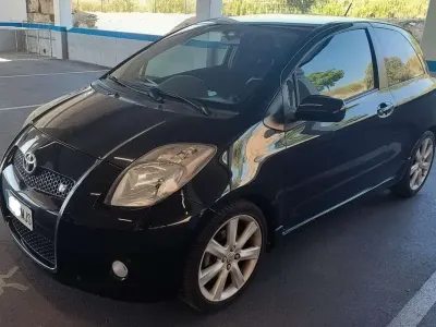 Usado Toyota Yaris 133 CV (97 kW) 2008 Negro Utilitario