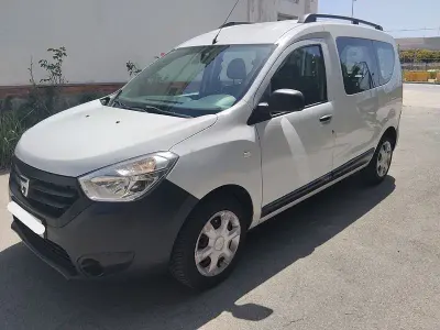 Usado Dacia Dokker Ambiance 75 CV (55 kW) 2016 Blanco Monovolumen