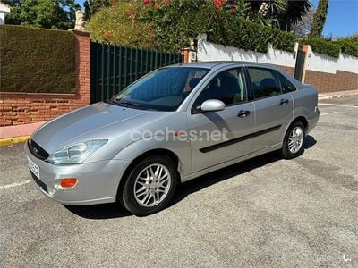 Gris / plata Usado 2000 Ford Focus Ghia Berlina | 1500 € (Buen precio)