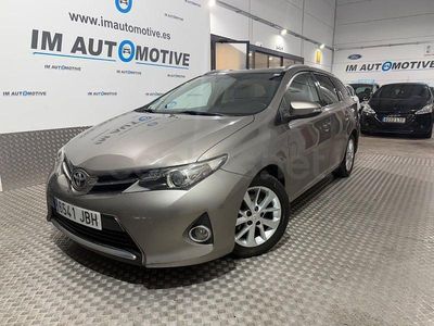 Usado Toyota Auris Business Edition 124 CV (91 kW) 2014 Beige Familiar