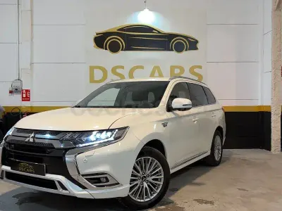 Usado Mitsubishi Outlander P-HEV 224 CV (164 kW) 2018 Blanco SUV