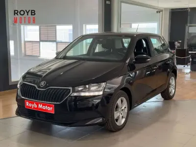 Usado Skoda Fabia Active 75 CV (55 kW) 2019 Negro Utilitario